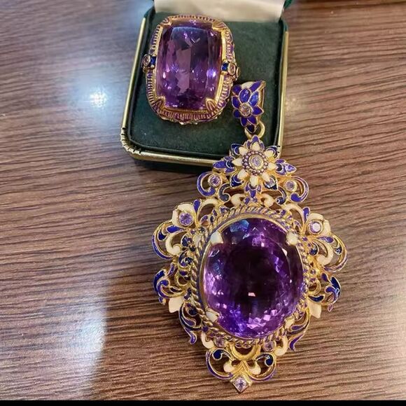 Vintage Inspired Large Amethyst Ring with Gold Detailing - Picture 8 of 14